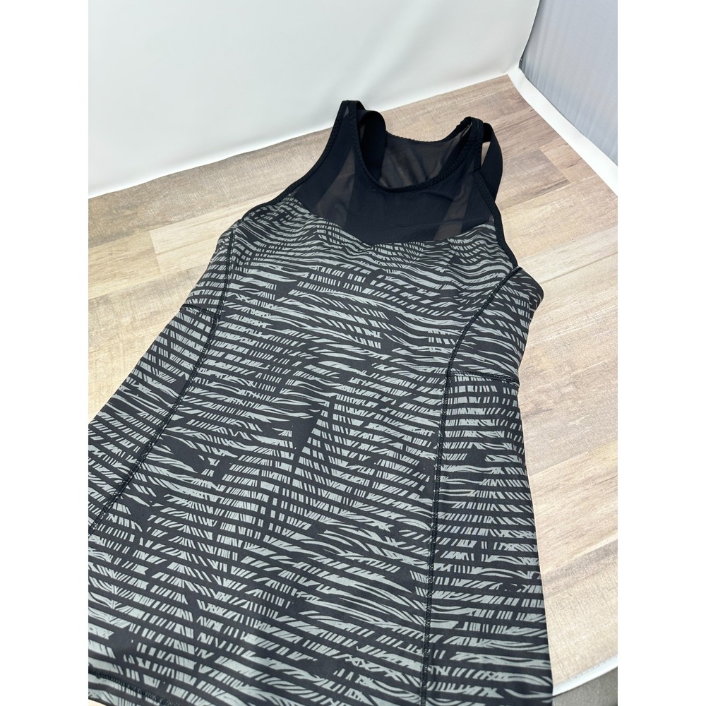 Lululemon Tank Top Women's 4 Black Stripe Running In The City‎ Shelf Bra Tank - Picture 9 of 11